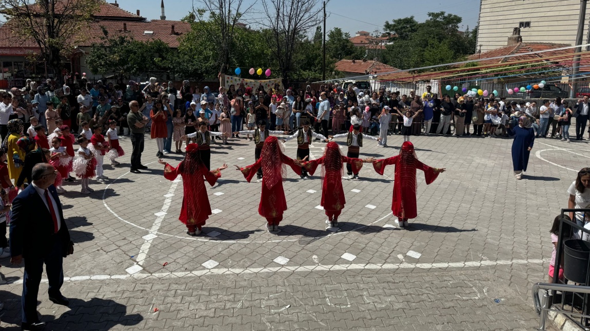 Okulumuzda Yıl Sonu Şenliği Yapıldı... 